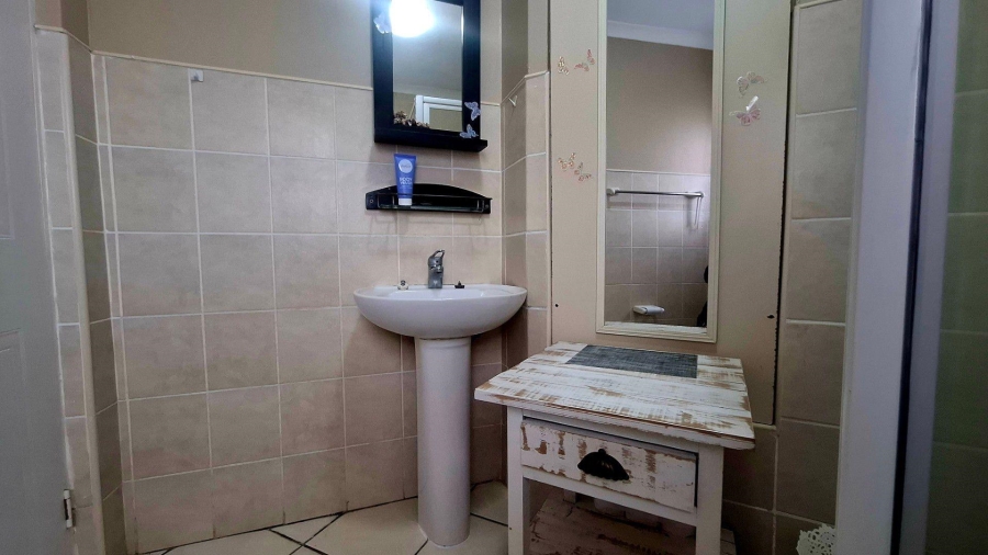 1 Bedroom Property for Sale in Hartenbos Central Western Cape